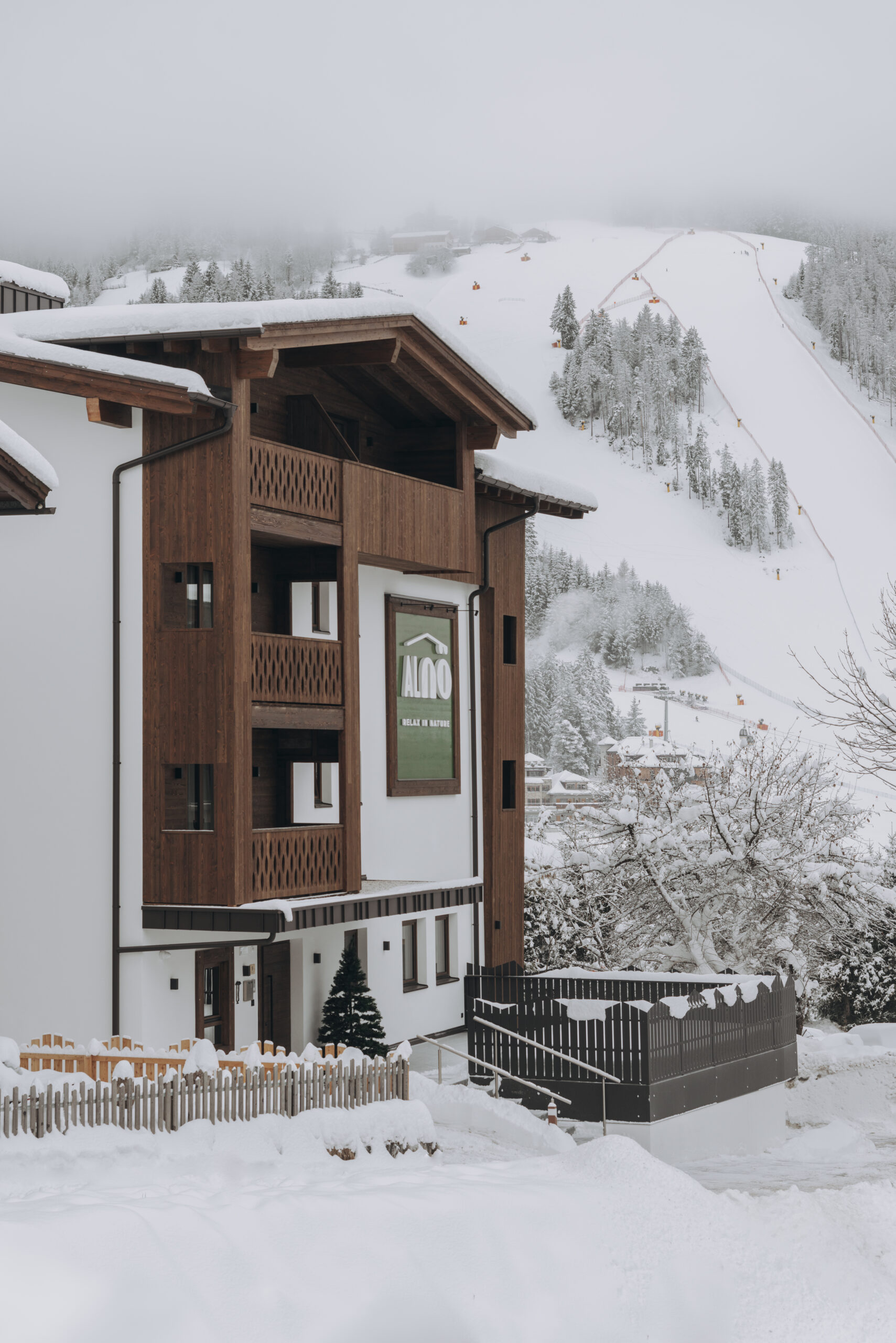 Fotografo Professionista a Bolzano specializzato in fotografia per hotel, cattura dettagli degli interni e delle strutture per migliorare la visibilità online.